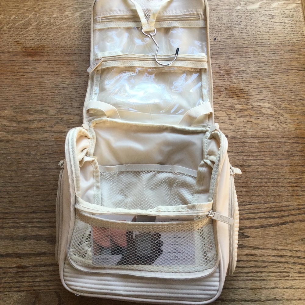 Dezi Travel Bag